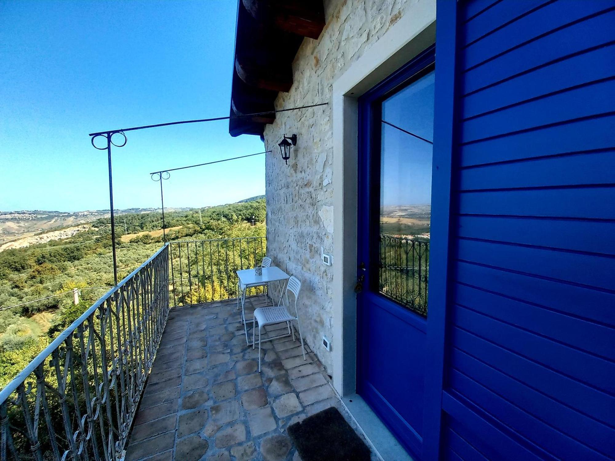 La Casa Dalle Finestre Blu Abbateggio Exterior photo