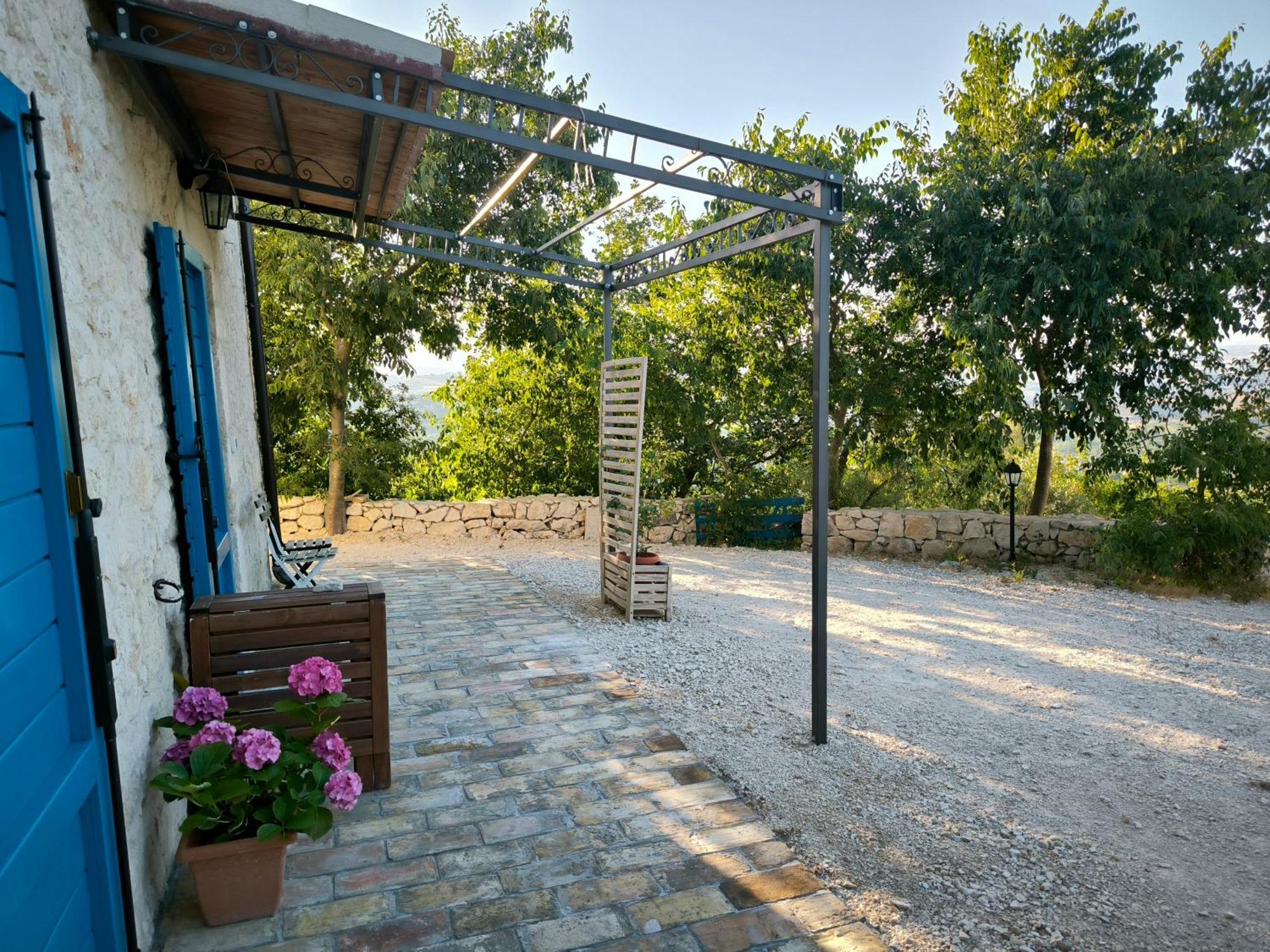 La Casa Dalle Finestre Blu Abbateggio Exterior photo